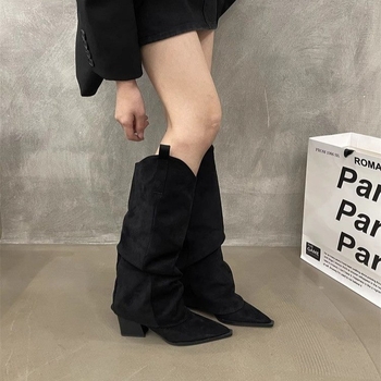 Moteriški auliniai batai iki blauzdos su smailiu nosimiu, plokšči kulnai, mikropluošto viršutinė, guminė padas