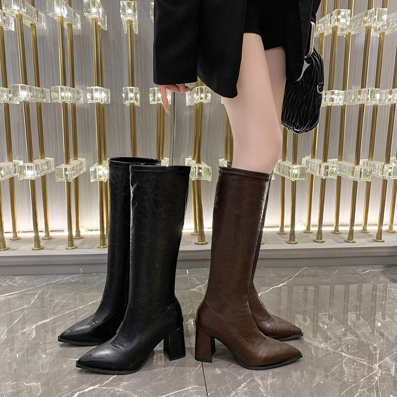 Moteriški jojimo batai – smailus pirštas, storas kulnas, aukštas šarvas, užtrauktukas nugaroje, PU viršus