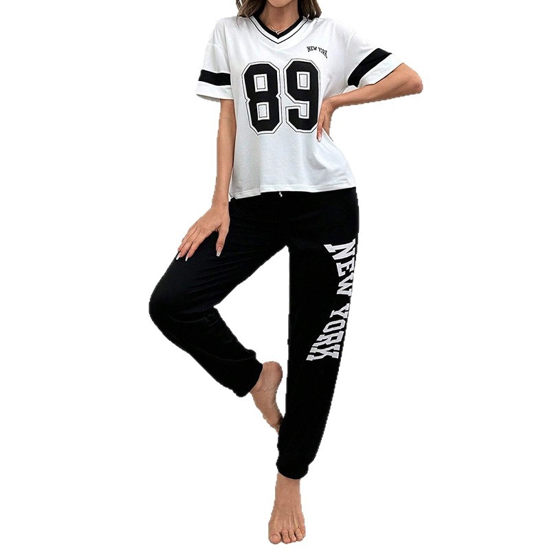 Moteriškas pižamų komplektas – Milk Silk poliesteris (95%/5% elastanas), apvalaus kaklo puloverio viršus su 3/4 rankovėmis ir kelnės, lengvas kvėpuojantis naktinis rūbas