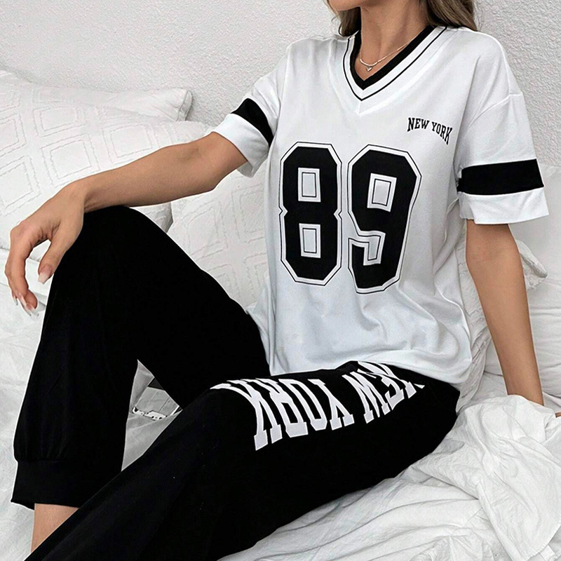 Moteriškas pižamų komplektas – Milk Silk poliesteris (95%/5% elastanas), apvalaus kaklo puloverio viršus su 3/4 rankovėmis ir kelnės, lengvas kvėpuojantis naktinis rūbas