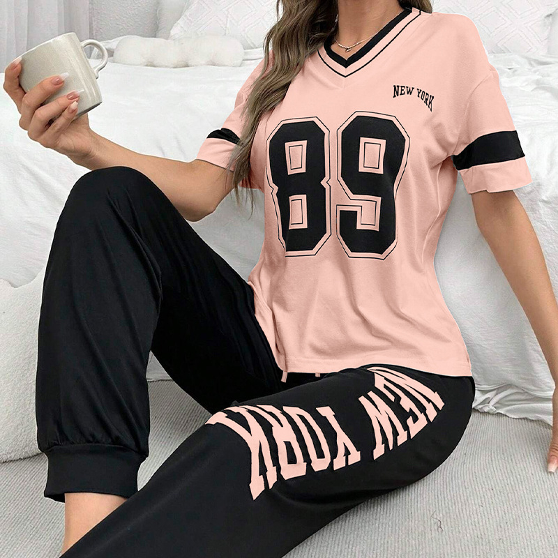 Moteriškas pižamų komplektas – Milk Silk poliesteris (95%/5% elastanas), apvalaus kaklo puloverio viršus su 3/4 rankovėmis ir kelnės, lengvas kvėpuojantis naktinis rūbas