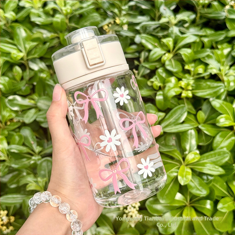 Plastična čaša za vodu, velika kapaciteta, moderni minimalistički dizajn, otisak margarete, vodonepropusna i otporna na curenje