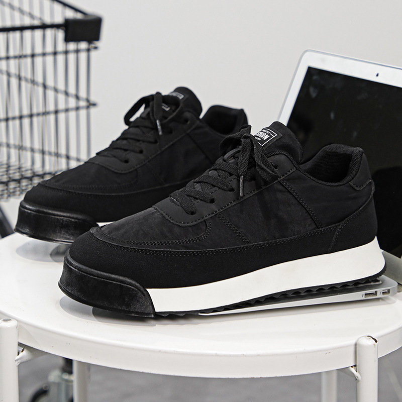 Casual muške tenisice tip Dad Shoes – gornji dio od dvostruke kože i tekstila, kožna unutrašnjost, gumeni potplat, vezanje, okrugli vrh