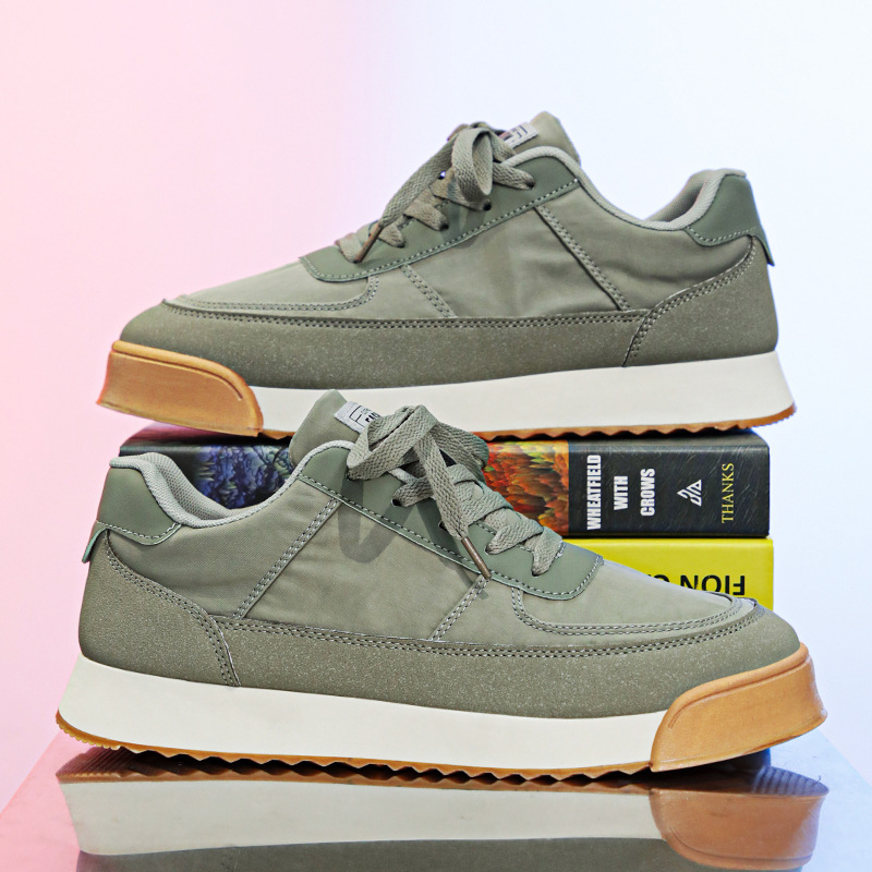 Casual muške tenisice tip Dad Shoes – gornji dio od dvostruke kože i tekstila, kožna unutrašnjost, gumeni potplat, vezanje, okrugli vrh