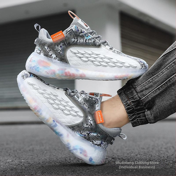 Vīriešu sportiskas ikdienas elpojošas kurpes ar tīkla augšdaļu — augšdaļa no tīkla, PU iekšējā zolīte, pretslīdējoša gumijas zole, zems papēdis 1–3 cm, šņorēšana