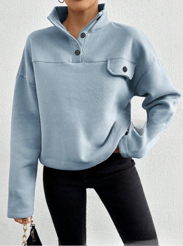 Sieviešu hoodie jaka ar stāvošu apkakli, priekšējās pogas, garas piedurknes, brīvs siluets, patchwork dekors, bieza flīsa audums, rudens 2025