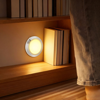 Maza kustības sensoru nakts gaisma, darbina ar sausām baterijām (4 AA nepieciešamas), apaļš formā, PC abažūrs