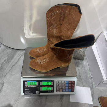 Sieviešu izjādes zābaki, Eiropas‑Amerikas stils, ārējais PU materiāls, gumijas zole, apaļa purngala, klinveida papēdis 3–5 cm, vidējā zābaku augstums