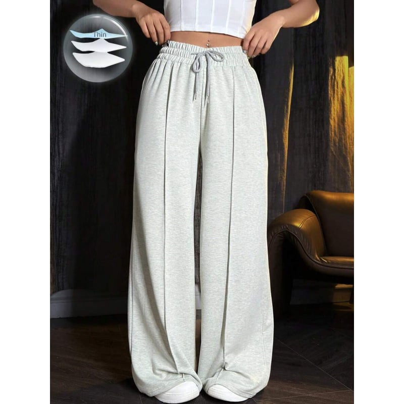 Sporta bikses ar brīvu piegriezumu un šņori jostā, acetāta šķiedru maisījums, trīs rindu pogas, 2023. gada vasara