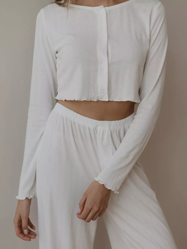 Kokvilnas trikotāžas komplekts ar garām piedurknēm un biksēm, vidēja biezuma 201–250 g/m², apaļš kakla izgriezums, rudens-ziema