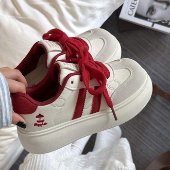 Sieviešu slip-on loaferi – augšdaļa no sintētiskas ādas, gumijas zole, zems profils, PU iekšējā zole