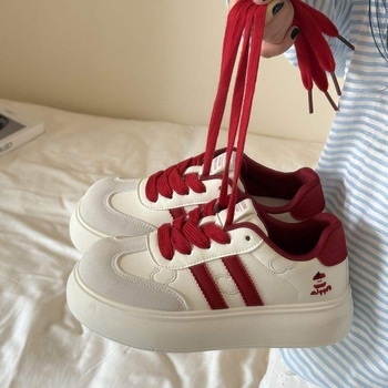 Sieviešu slip-on loaferi – augšdaļa no sintētiskas ādas, gumijas zole, zems profils, PU iekšējā zole