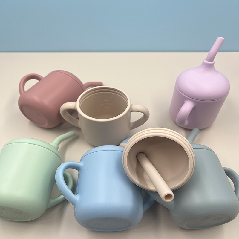 ITLY Silikona bērnu uzkodu krūka ar dubultiem rokturiem, pārnēsājama ar salmiņu mācībām