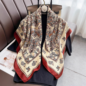 Vasaras kvadrātveida šalle ar ziedu rakstu, poliesters, vienkāršā aušana