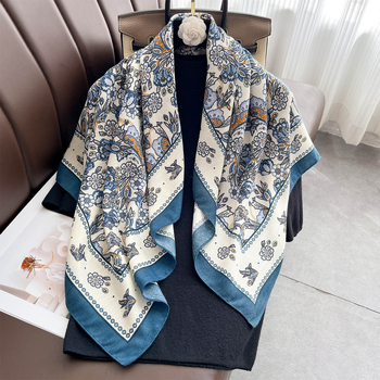 Vasaras kvadrātveida šalle ar ziedu rakstu, poliesters, vienkāršā aušana