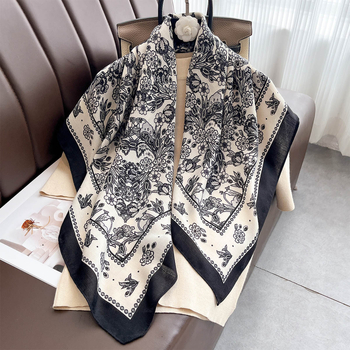 Vasaras kvadrātveida šalle ar ziedu rakstu, poliesters, vienkāršā aušana