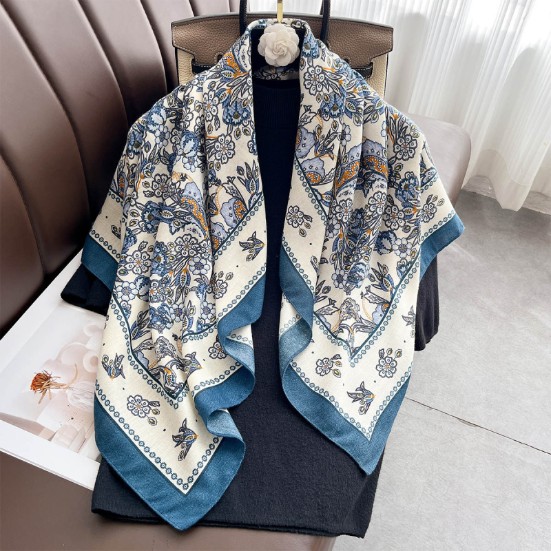 Vasaras kvadrātveida šalle ar ziedu rakstu, poliesters, vienkāršā aušana