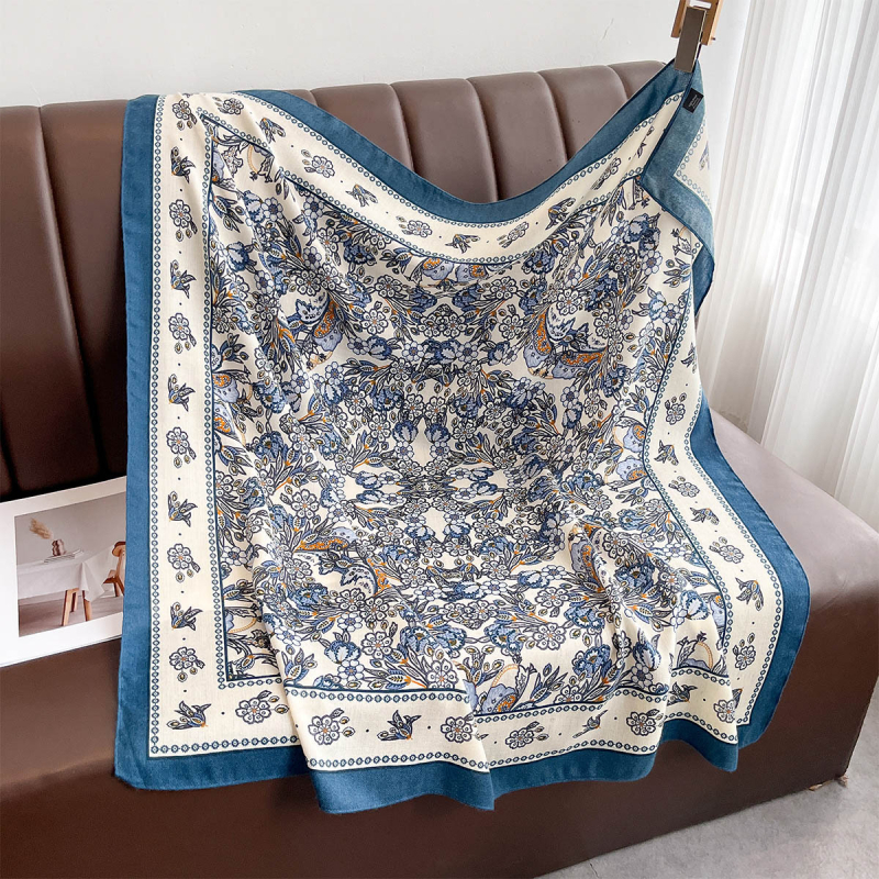 Vasaras kvadrātveida šalle ar ziedu rakstu, poliesters, vienkāršā aušana