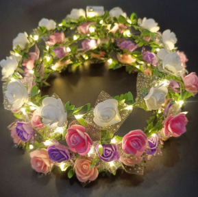 Svetleća diadema s LED svjetlom, trstinasta traka i pjenaste ruže; Materijal: Plastika; Pakiranje: Opp vrećica; Pogodno za dob 15–35 godina