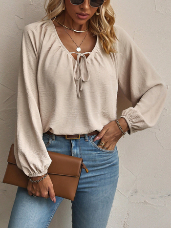 Šifono palaidinė su laisva kirpimo linija, ilgos rankovės, V kaklas, raglan rankovės, poliesterio-spandekso mišinys (90–95% poliesterio, <30% spandekso), vienos spalvos, megztinio stiliaus