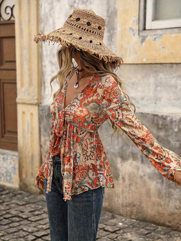 Poliestera garā tops ar V-izgriezumu, zvanu formas piedurknēm, asimetriska mala, etno retro stils