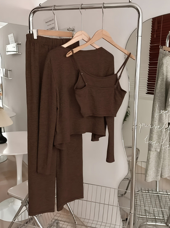 Moterų kelnių kostiumas — elegantiškas kasdienio kelionės stilius, poliesterio–spandekso mišinys, ilgos rankovės, ilgos kelnės, 2025 ruduo