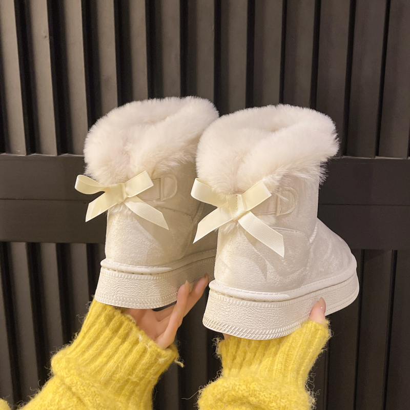 Sniega zābaki ar velūra augšpusi, iekšējā odere ar velūru, gumijas zole, vidēja potītes augstums, apaļa purngala