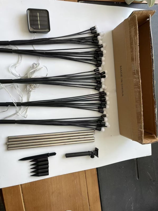 Saules enerģijas firefly lampa, ārējā LED dekorācija ar 10 galvām, IP65 ūdensdrošība, 0,8 W, 30 000 h kalpošanas laiks, manuālais slēdzis, darbības laiks 6–12 h