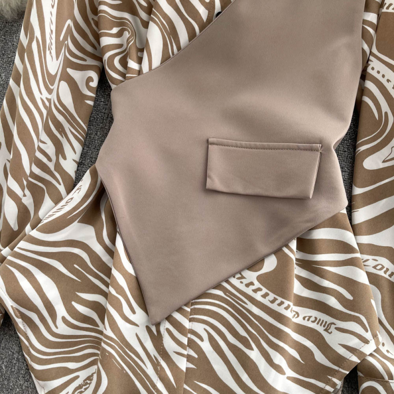 Svītrainā krekls ar garām piedurknēm, kostīmu kakls, kolāžas paneļu detaļas