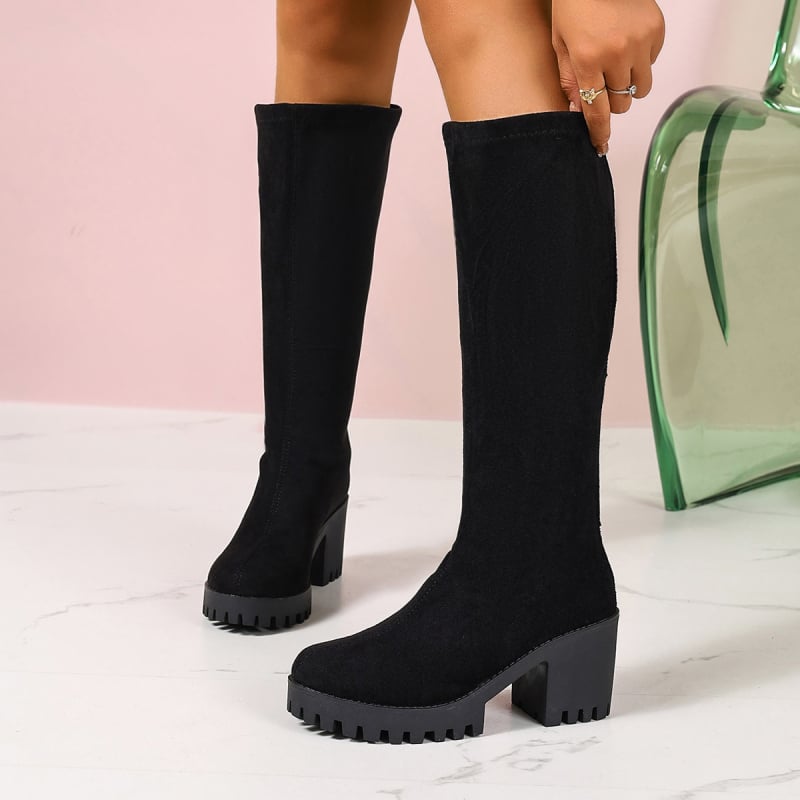 Sieviešu jāšanas zābaki ar augstu garumu, aizmugurējs rāvējslēdzējs, apaļa purngala, vidēja papēļa augstums 3-5 cm