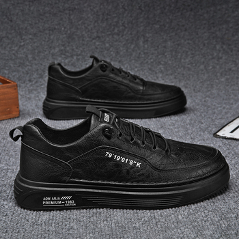 Vīriešu sportiskas ikdienas kurpes no mākslīgās ādas, ar priekšējām šņūrēm, apaļa purngala, vidēji augsta papēža 3–5 cm, brīvs stils, piemērotas visām sezonām.