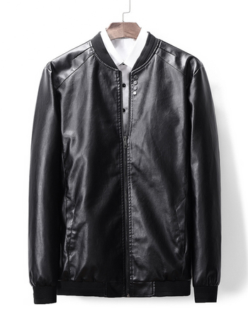 PU ādas jaka ar stāvošu kaklu, rāvējslēdzējs, brīvs siluets, garas piedurknes, poliestera iekšdaļa, ūdensnecaurlaidīga un vēja izturīga, rudens kolekcija