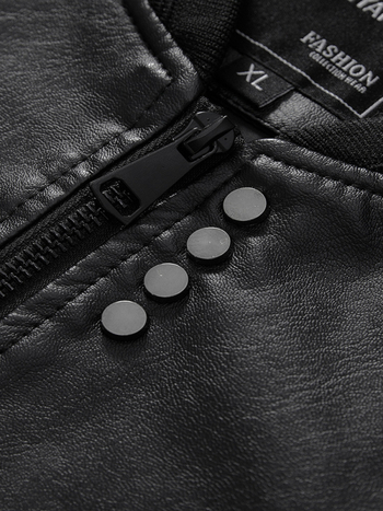 Jaka ar stāvošu apkakli, brīvs piegriezums, ūdensizturīga un vēja necaurlaidīga, rāvējslēdzējs, rudens