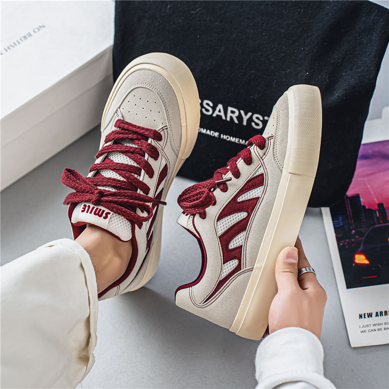 Sneakers ar zemu augšējo PU augšdaļu un šņorējumu (EVA zolīte; gumijas zole; papēža augstums 3-5 cm; apaļa purns; vulkanizēta konstrukcija)