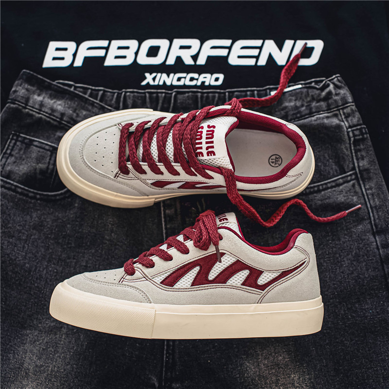 Sneakers ar zemu augšējo PU augšdaļu un šņorējumu (EVA zolīte; gumijas zole; papēža augstums 3-5 cm; apaļa purns; vulkanizēta konstrukcija)