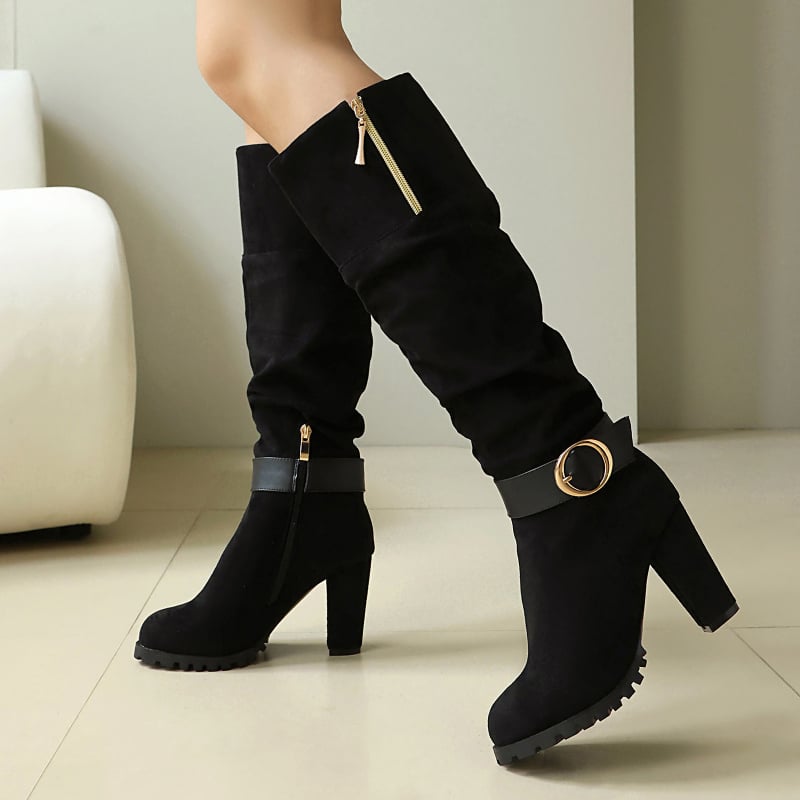 Dámske semišové čižmy s vysokým holenom, okrúhla špička, 6–8 cm široký podpätok