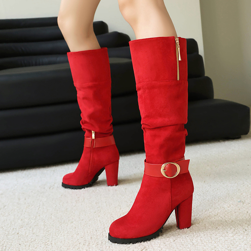 Dámske semišové čižmy s vysokým holenom, okrúhla špička, 6–8 cm široký podpätok