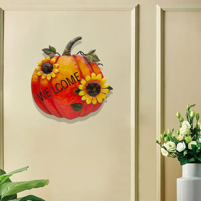 Dzelzs sveiciena zīme ar saulespuķi un ķirbi – sienas dekors (Preces kods: Pumpkin Door Sign; Materiāls: Dzelzs; Kategorija: Augi; Stils: Pastorālais, Eiropas, Amerikas, Mūsdienīgs; Piemēti: Māja, Dārzs, Birojs)
