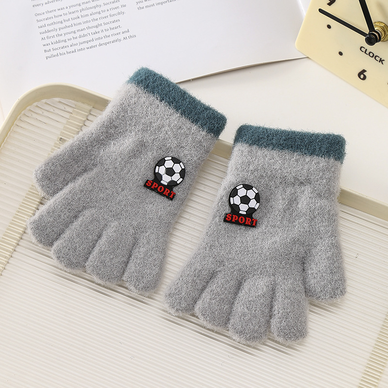 Bērnu ziemas cimdi ar animācijas futbola motīvu | adīti • jakarda • silti • unisex • vecums 3–10 gadi • ziema