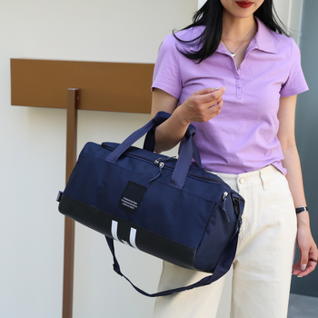 Nailona ceļojumu mugursoma, pilsētas stils, ietilpība 20–35 L, rāvējslēdzēja atvērums, drukāts logotips, viena pleca siksna, mīksta roktura