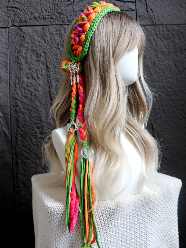 Sieviešu matu lente ar boho pūciņām, retro stils, raksts ar kvadrātiņiem, viļņota forma, atsevišķs iepakojums