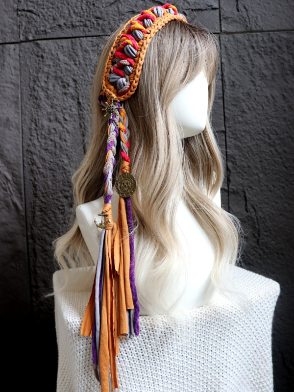 Sieviešu matu lente ar boho pūciņām, retro stils, raksts ar kvadrātiņiem, viļņota forma, atsevišķs iepakojums