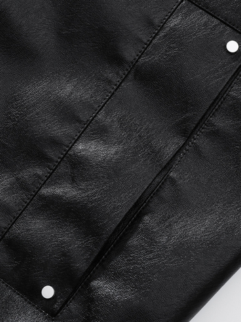 Vīriešu jaka ar apgrieztu apkakli, rāvējslēdzēja aizdare, brīvs piegriezums, sānu kabatas, ūdensizturīga un pretvēja