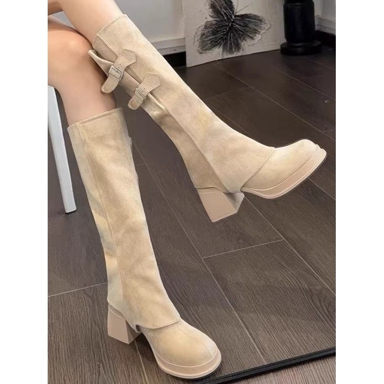 Ženske Martin čizme – visok vrat, velur gornji dio, kožna kopča, zaobljeni vrh, srednji blok potpetice, slip-on