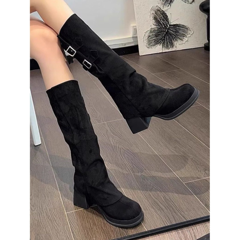 Ženske Martin čizme – visok vrat, velur gornji dio, kožna kopča, zaobljeni vrh, srednji blok potpetice, slip-on