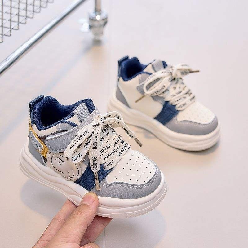 Bērnu sporta kurpes – elpojošas, vieglas pirmiem soļiem; augšējā daļa no ultrafine ādas; blokveida raksts; vecums 12–36 mēneši; pretslīdēšanas zole, korekcijas atbalsts