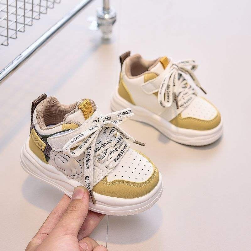 Bērnu sporta kurpes – elpojošas, vieglas pirmiem soļiem; augšējā daļa no ultrafine ādas; blokveida raksts; vecums 12–36 mēneši; pretslīdēšanas zole, korekcijas atbalsts