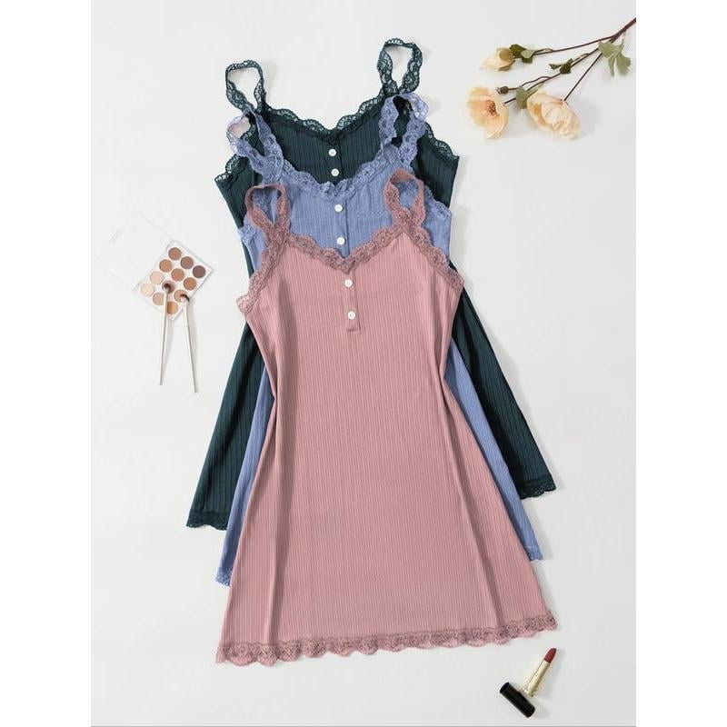 Női hálóruha csipkével, elöl gombokkal és satin masnival, féloldalas plüss anyag, pamut tartalom kevesebb mint 30%, 2025 tavasz