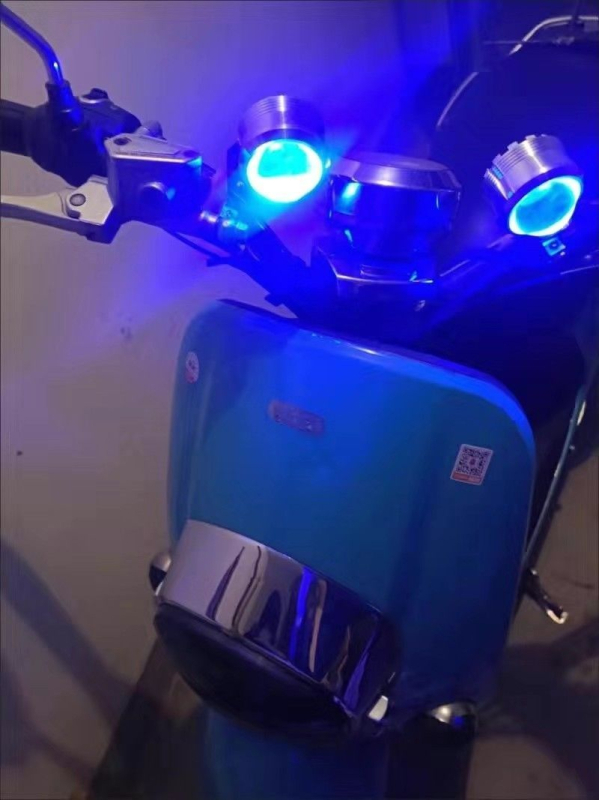 Motorkerékpár LED fényszóró, univerzális 12-85V, állítható fényerő, magas és alacsony fény