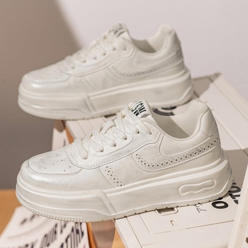 Platformas kurpes, ādas augšdaļa, apaļš purns, aizdare ar šņorēm, 8 cm papēdis